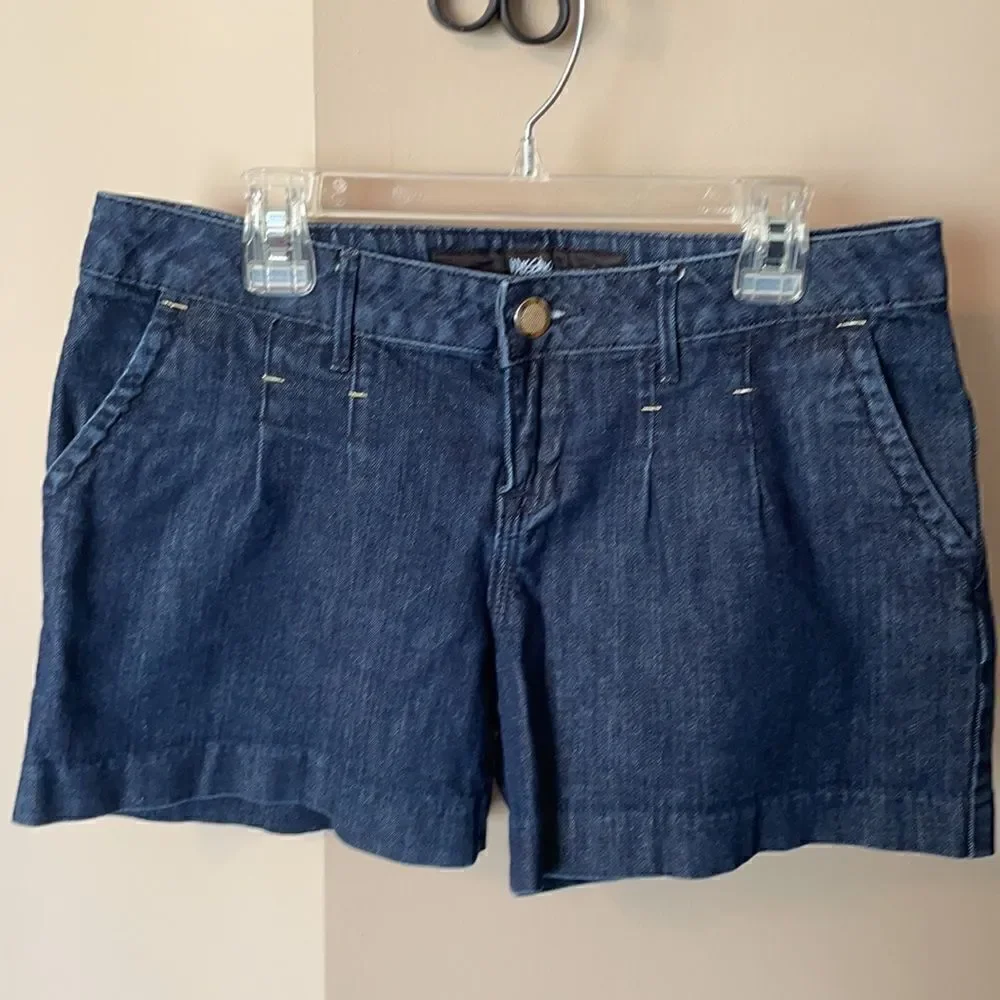 Pleated denim shorts